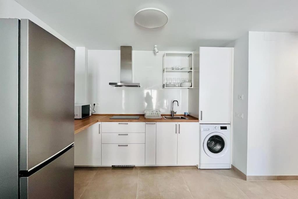 Lovely Apartment Close By City Center マラガ エクステリア 写真
